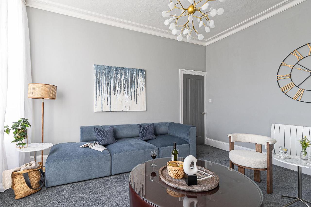 Crescent View Apartment สการ์โบโรห์ ภายนอก รูปภาพ