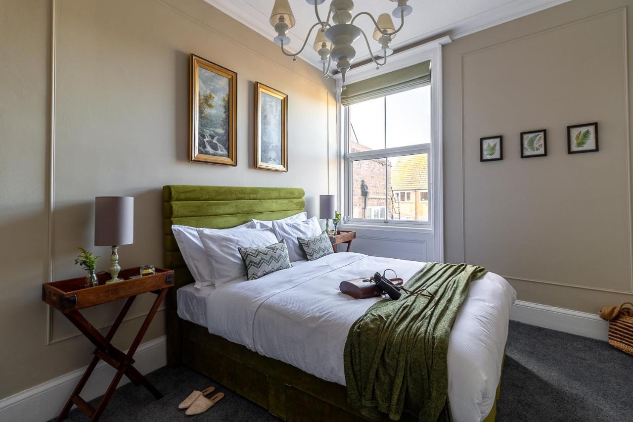 Crescent View Apartment สการ์โบโรห์ ภายนอก รูปภาพ